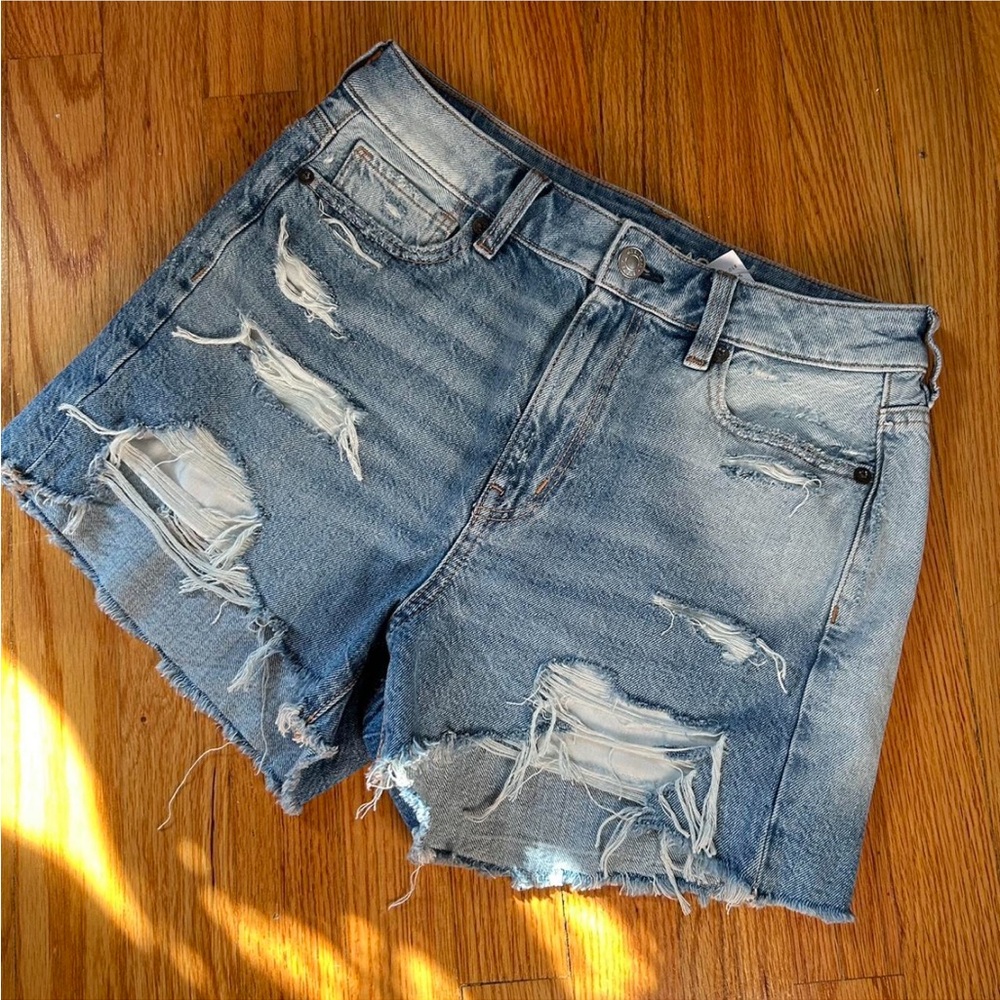NWT AE American Eagle Strigid High Waist Ripped Denim Mom Short